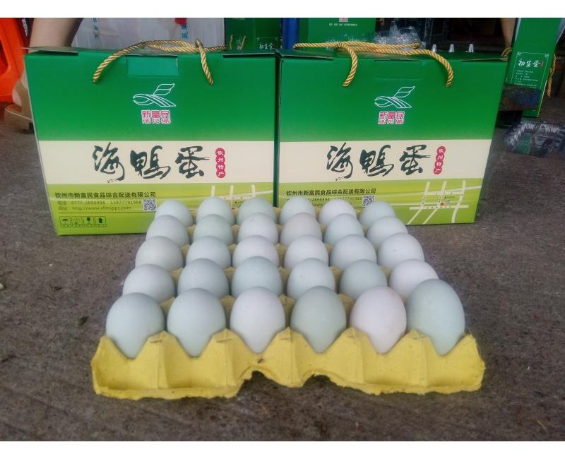 新富民海鴨蛋-海鴨蛋是北部灣海邊紅樹(shù)林中海鴨所產(chǎn)的蛋，蛋黃晶紅，味美鮮香！